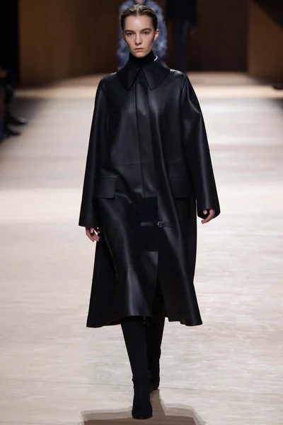 Look 3